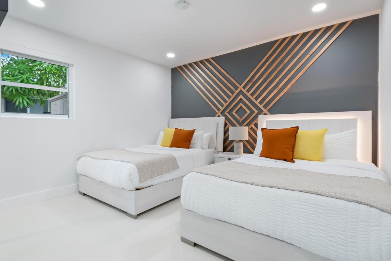 Hébergement de vacances Stunning 5br Heated Pool, Access & Games L06 *