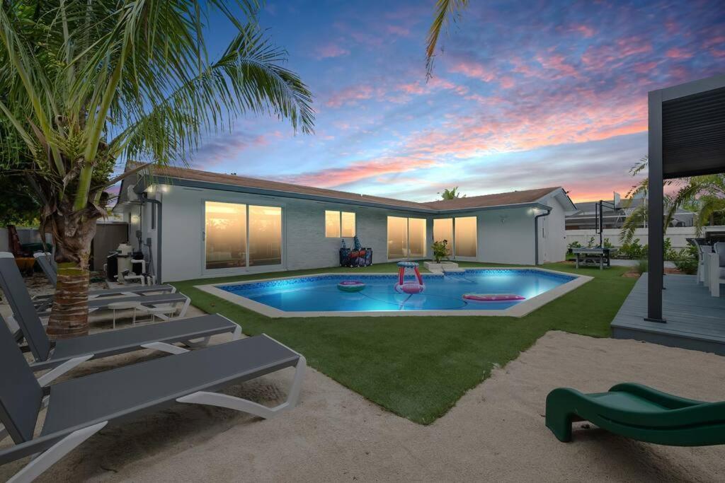 Stunning 5br Heated Pool, Access & Games L06 Ferienhaus *
