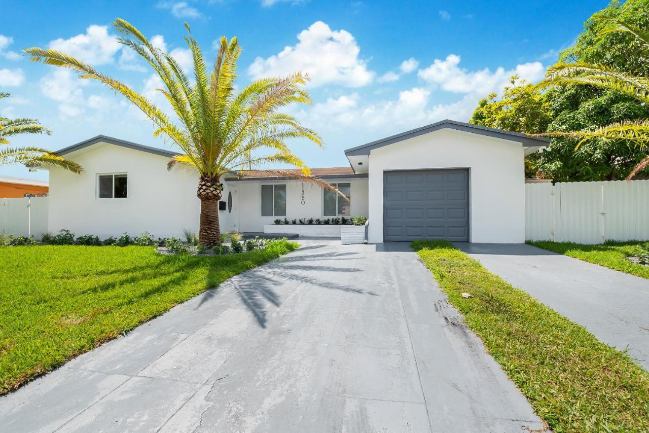 Stunning 5br Heated Pool, Access & Games L06 *